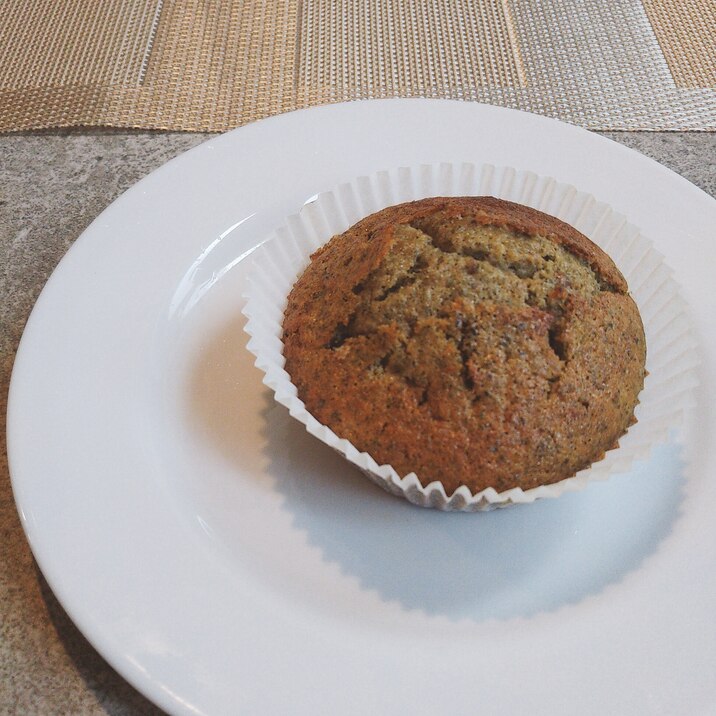 簡単お菓子♪混ぜるだけ緑茶入りカップケーキ